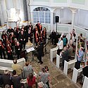 Eine gut gefüllte Kirche